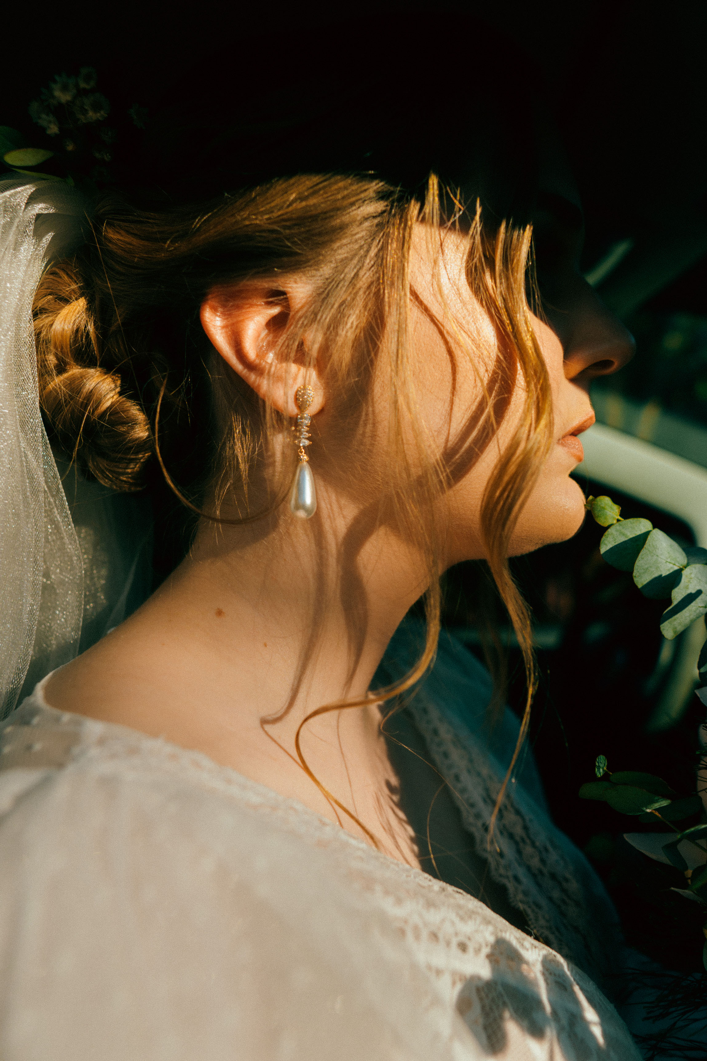 Noiva Eliza em hora dourada — Retrato de casamento