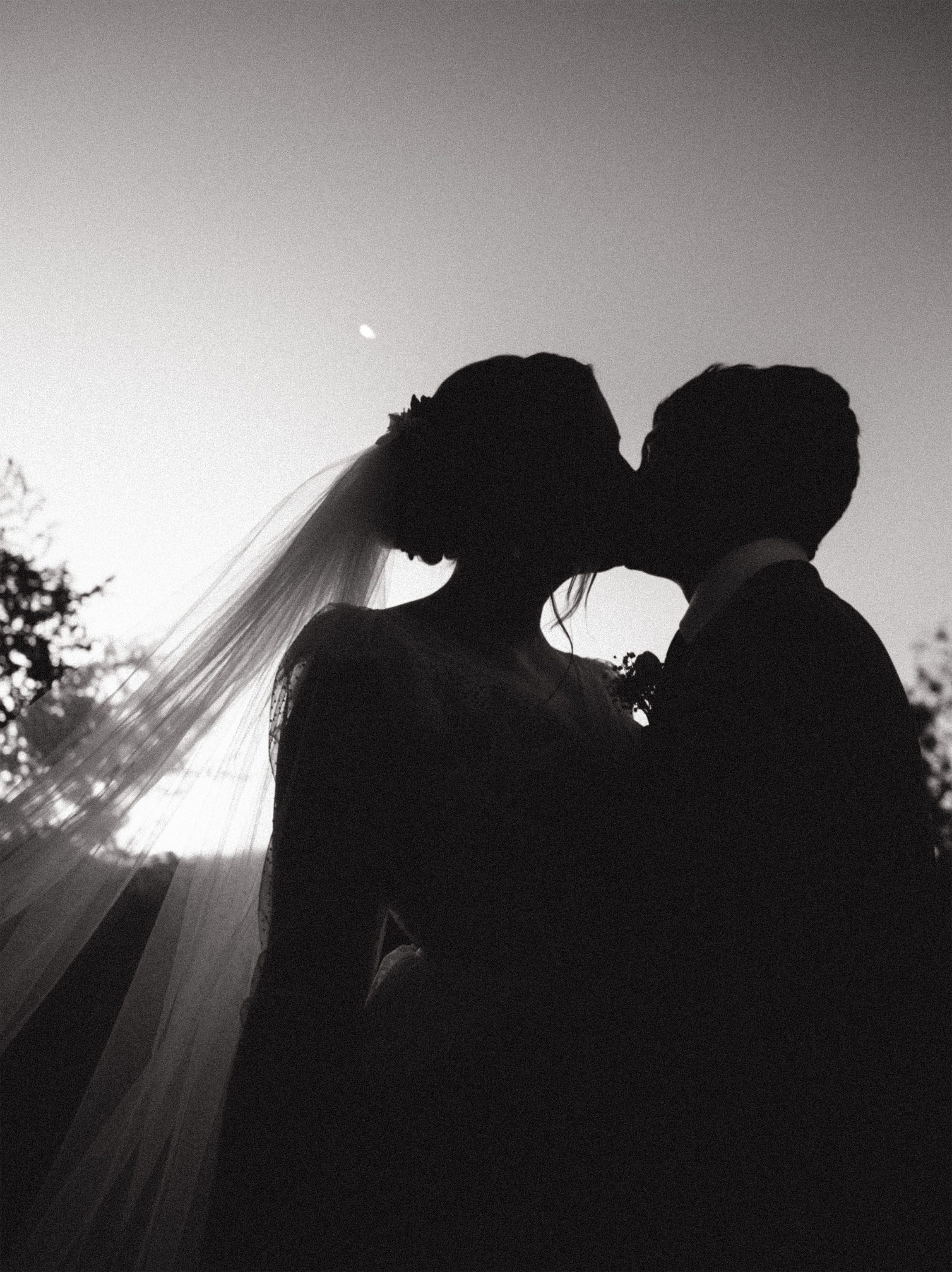 Retrato dos noivos Eliza e João — Casamento documental