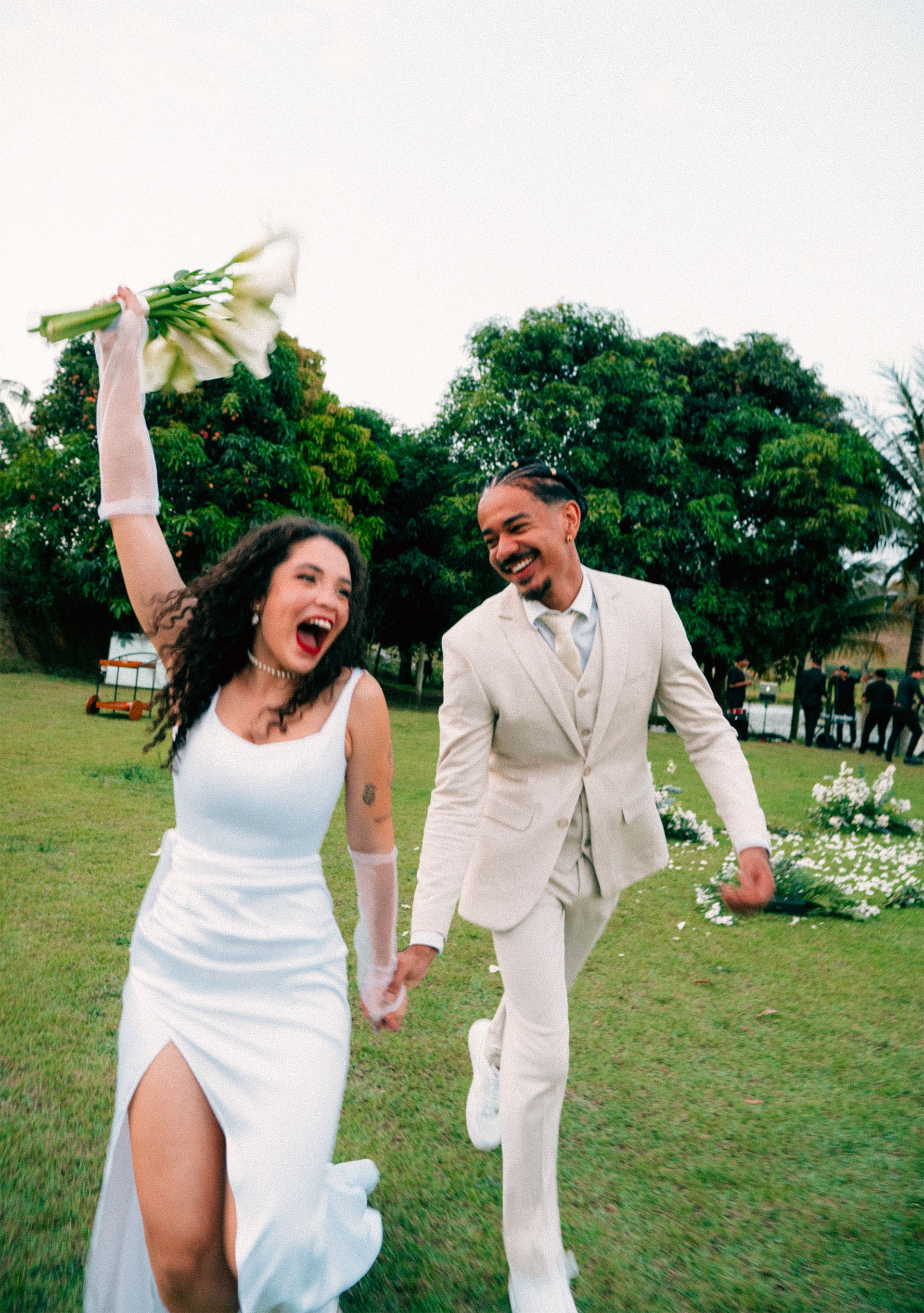 Retrato espontâneo do casamento - Hemi & Cesar em celebração